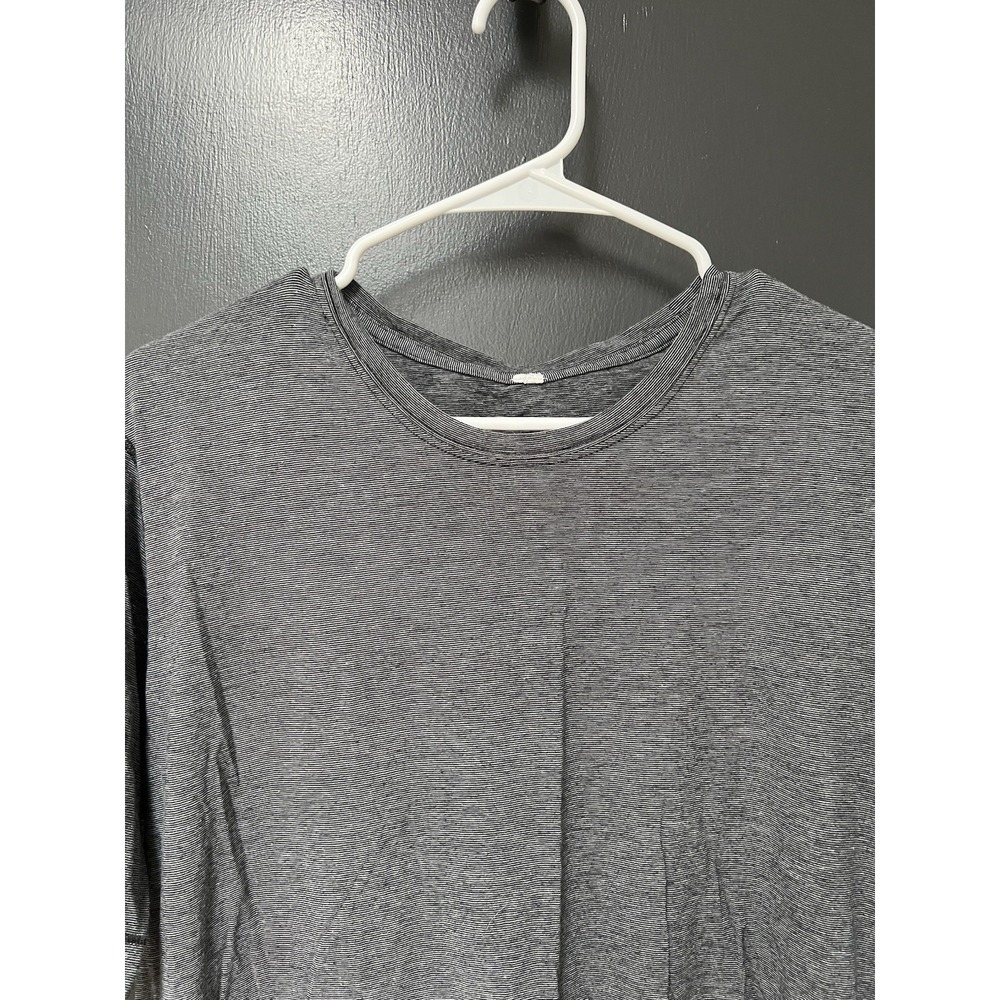 Lululemon Women's Gray Heathered Short Sleeve Crew Neck Top Size 6 - Picture 2 of 4
